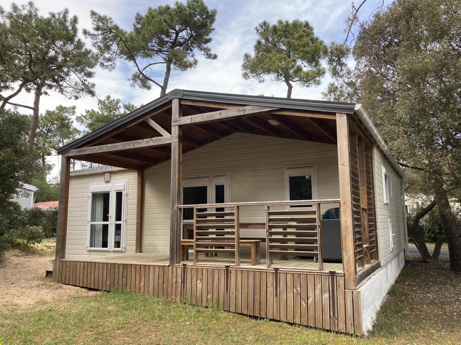 Le Domaine Des Pins Hotell Saint-Hilaire-de-Riez Exteriör bild